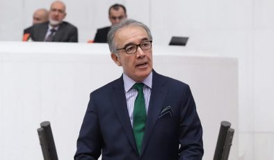 İyi Parti kurucusu Ahat Andican istifa etti