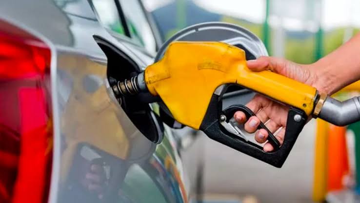 Benzine zam geldi