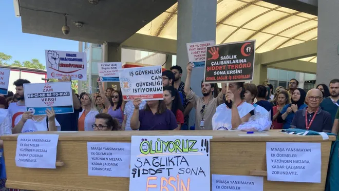 Sağlık çalışanları ülke genelinde iş bıraktı