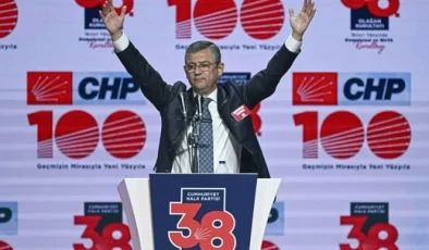 CHP’de yeni dönem: Özgür Özel Genel Başkan seçildi