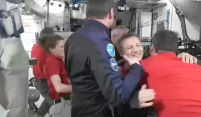 7 astronot ve kozmonot, Alper Gezeravcı ve ekip arkadaşlarını karşıladı