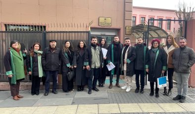 Genç avukatlar, CMK ücretleri için topladıkları imzaları Bakanlığa teslim etti